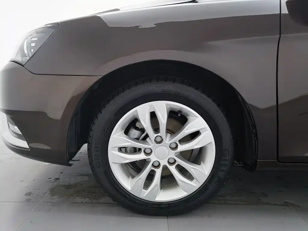 Geely Emgrand — миниатюра 17