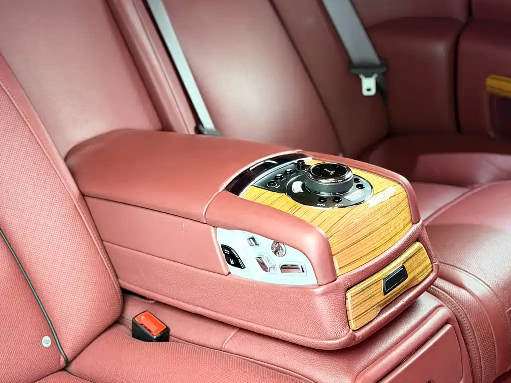 Rolls-Royce Ghost — миниатюра 7