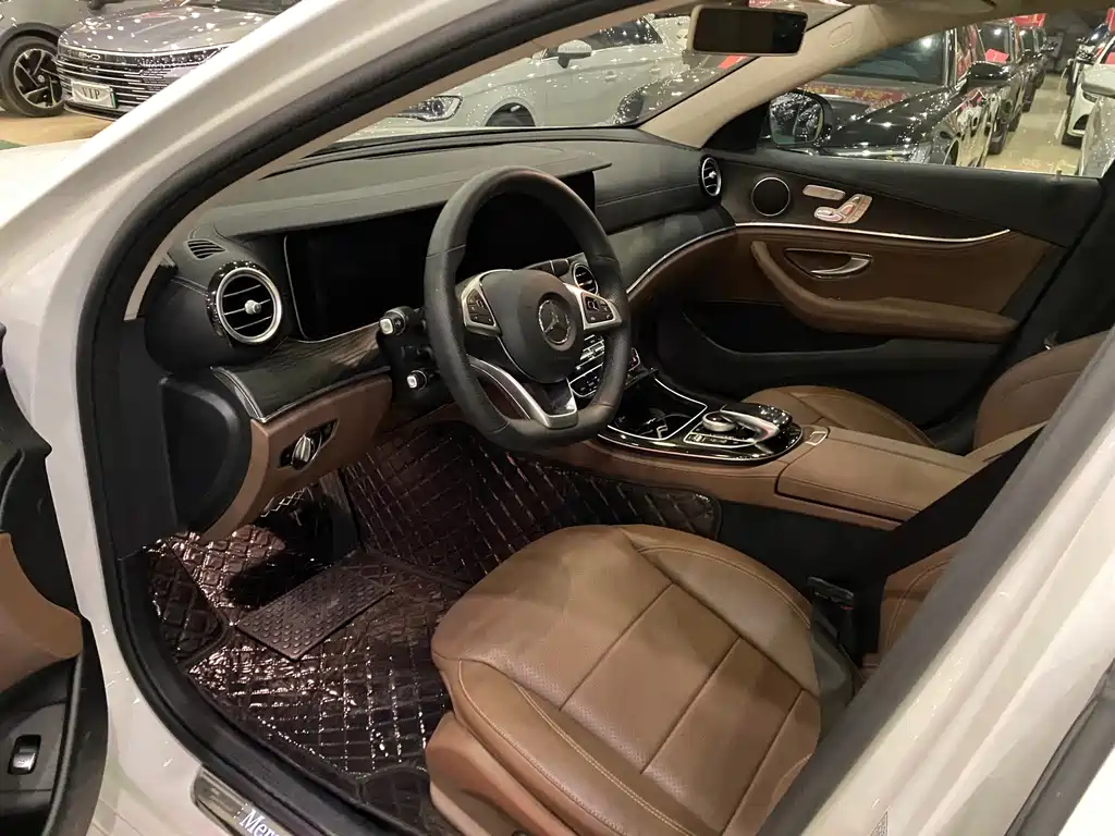 Mercedes-Benz E-Class — миниатюра 5
