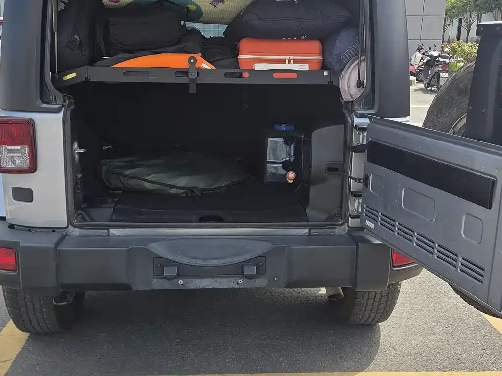 Jeep Wrangler — миниатюра 8