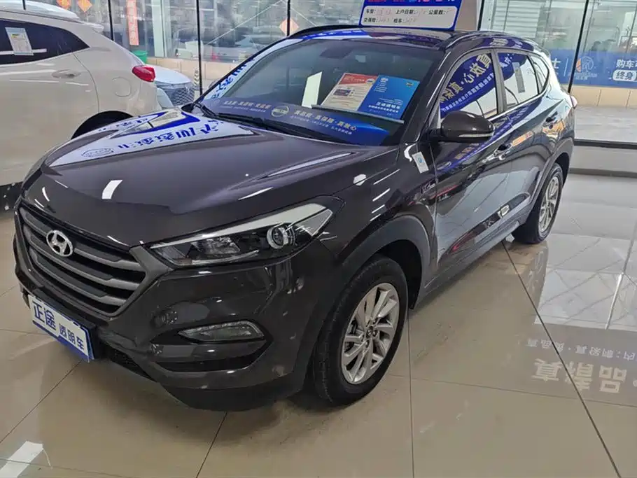 MODERN TUCSON