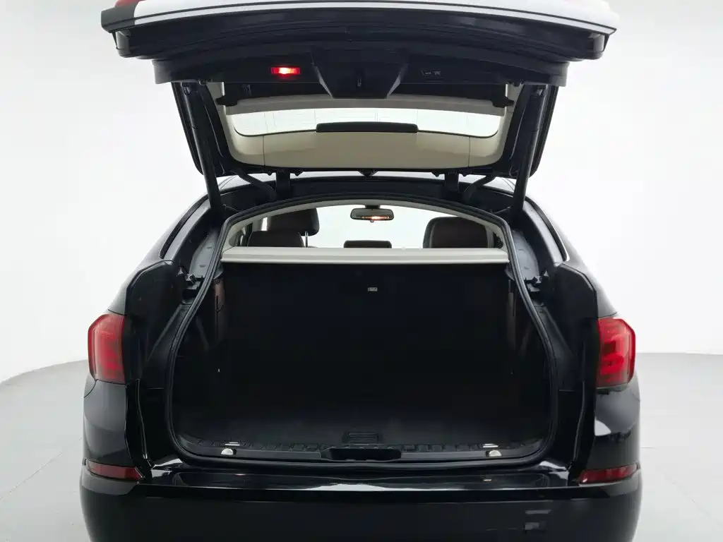 BMW 5 Series GT — миниатюра 16