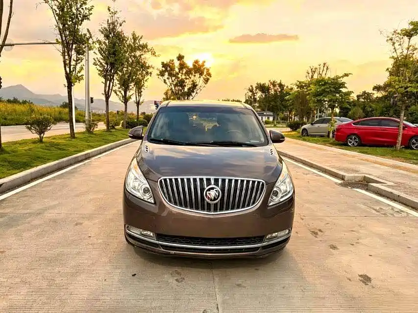 Buick GL8 — миниатюра 3