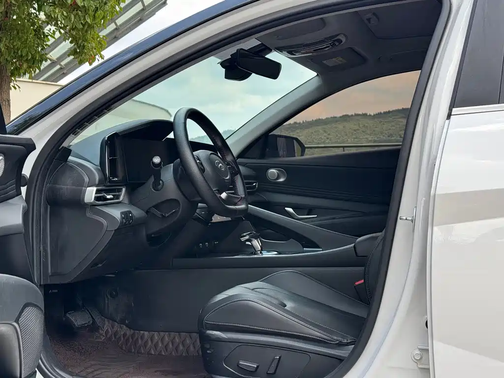 Hyundai Elantra — миниатюра 20