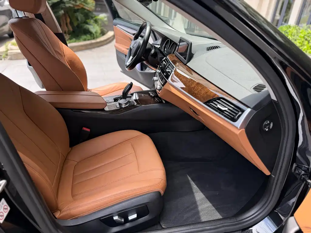 BMW 5 Series — миниатюра 4