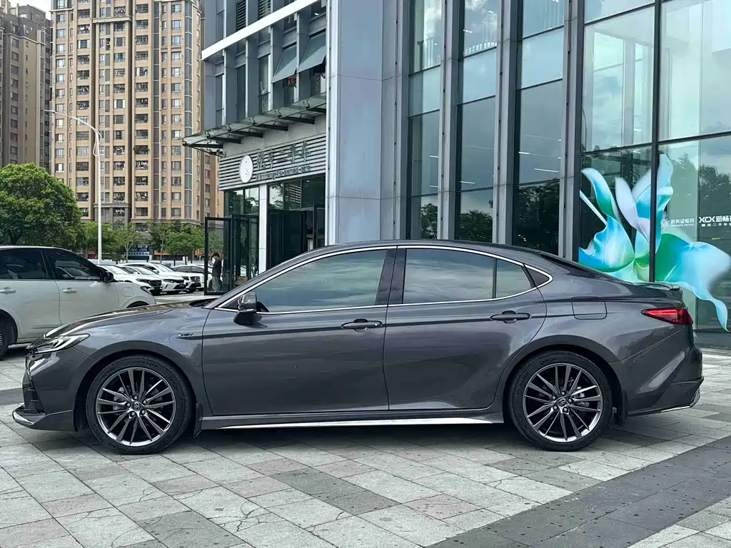 Toyota Camry 2025 2.0HXS