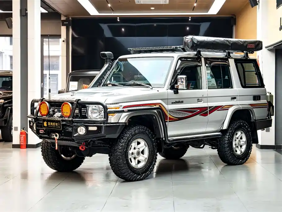 Toyota Land Cruiser LC76 2016 4.0L
