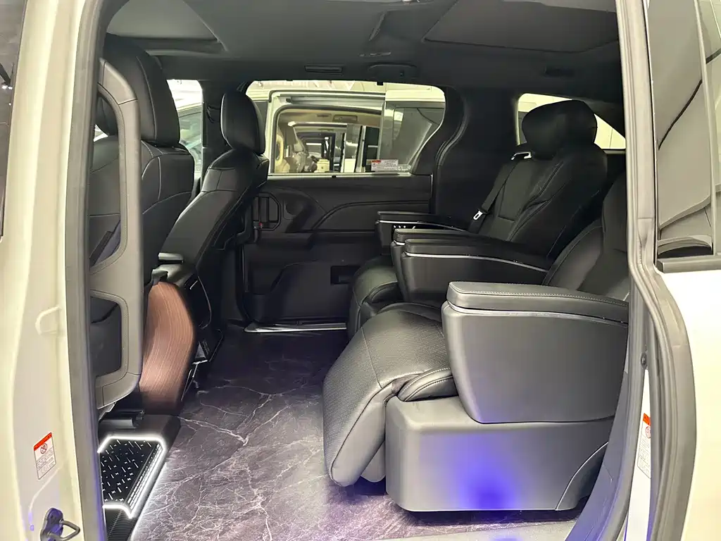 Toyota Granvia — миниатюра 23