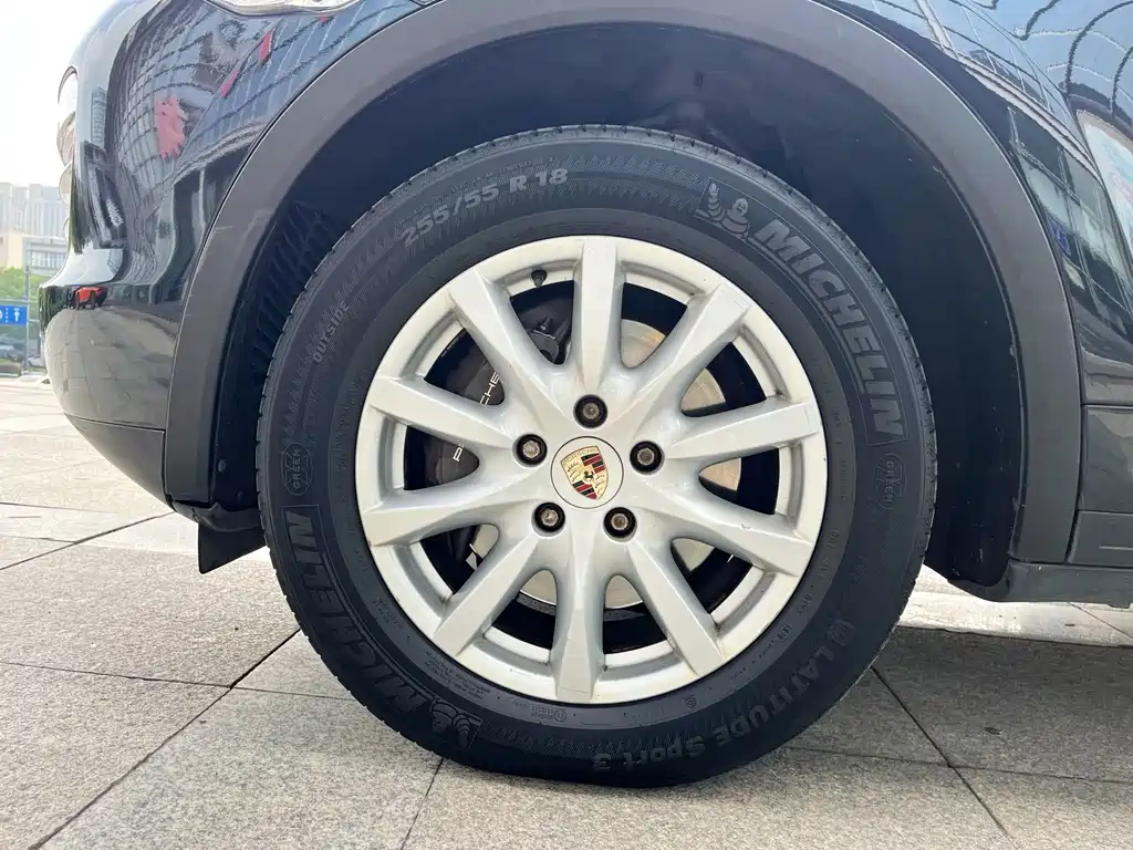 Porsche Cayenne — миниатюра 9