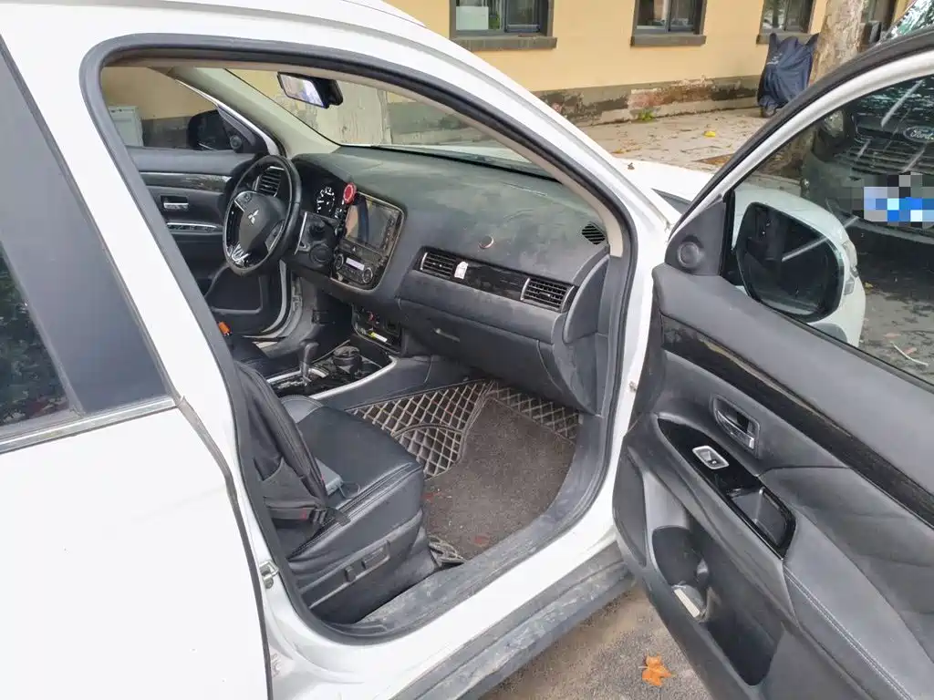 Mitsubishi Outlander — миниатюра 19