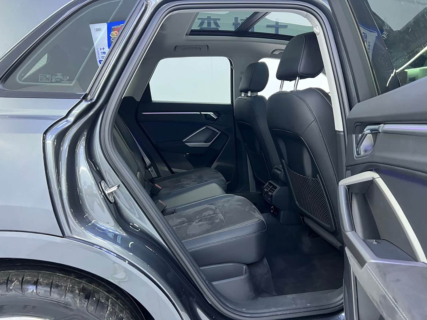 Audi Q3 1.4 л 2023 г. Серебристо-серый, пробег 12000 км