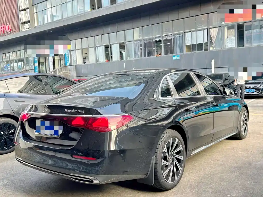 Mercedes-Benz E-Class — миниатюра 6