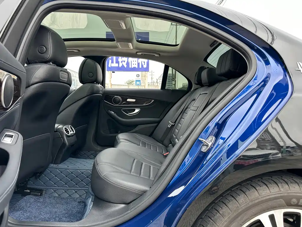 Mercedes-Benz C-Class — миниатюра 13