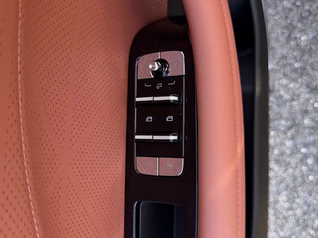 Geely Emgrand — миниатюра 8