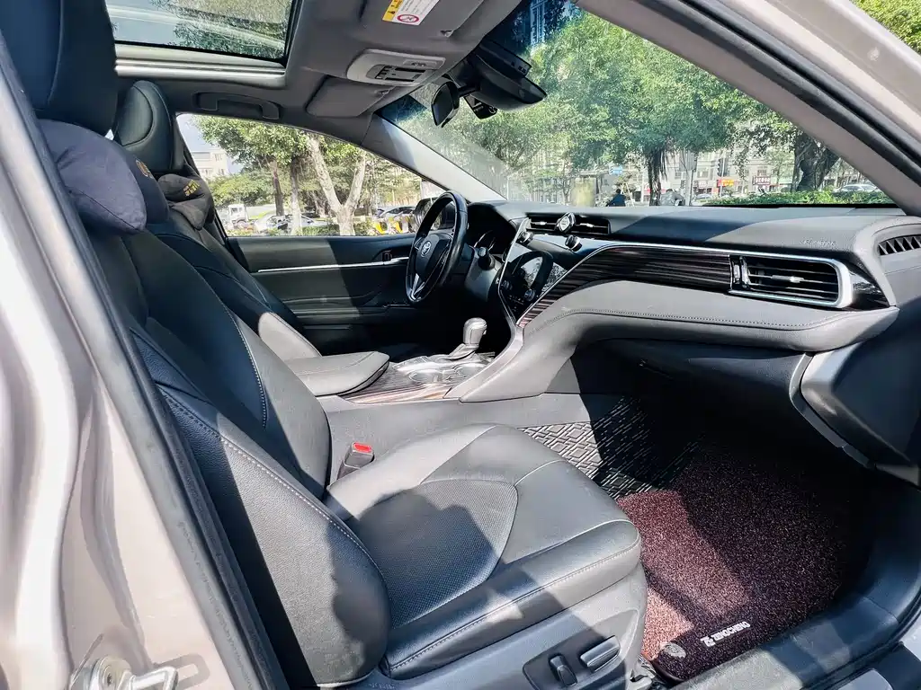 Toyota Camry — миниатюра 14