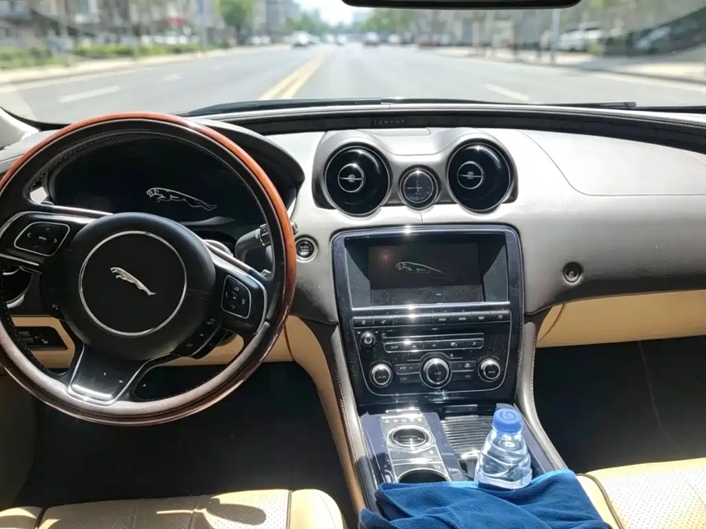 Jaguar XJ — миниатюра 5