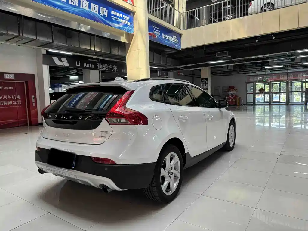 Volvo V40 — миниатюра 7