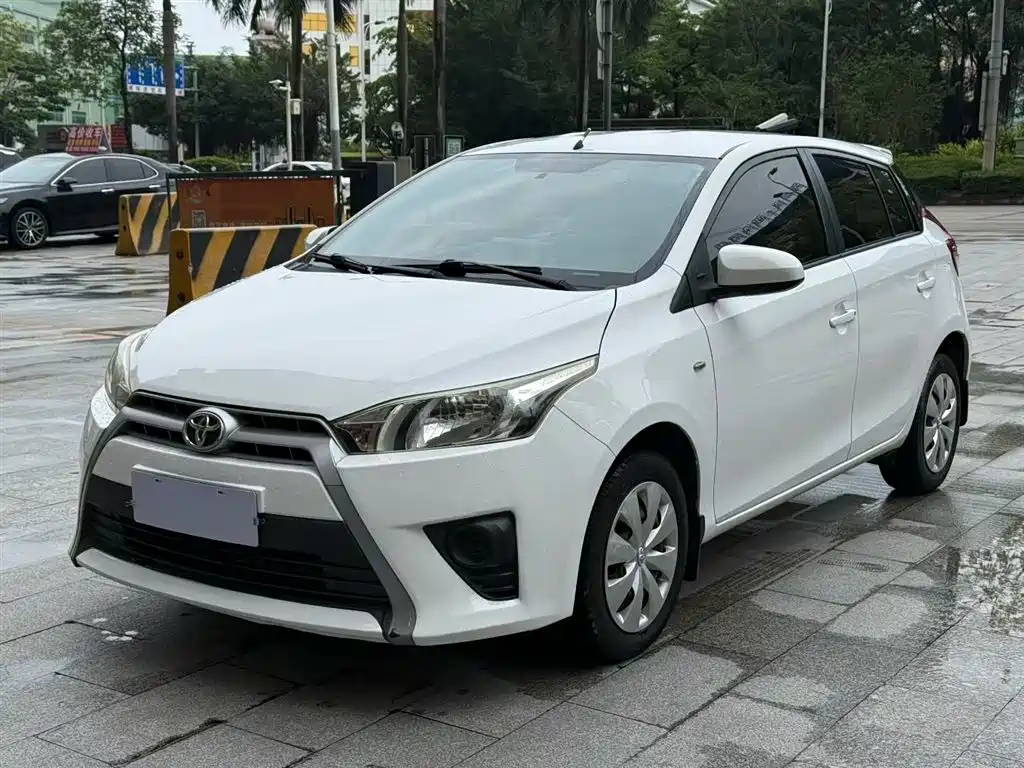 Toyota Yaris L 2015
