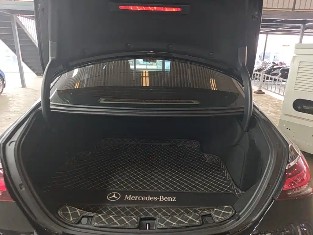 Mercedes-Benz E-Class — миниатюра 19
