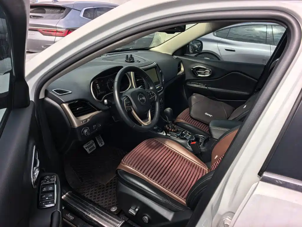 Jeep Cherokee — миниатюра 7