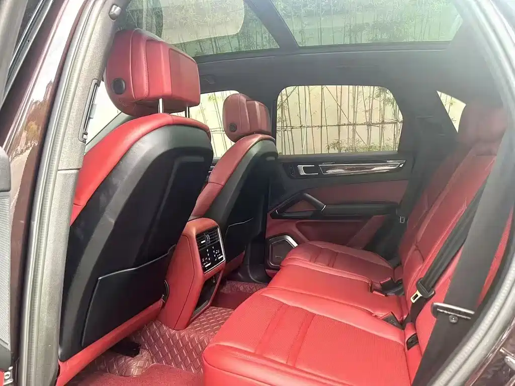 Porsche Cayenne — миниатюра 7