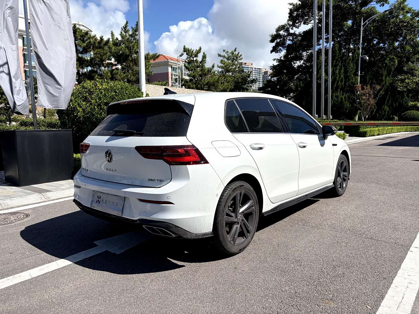 Volkswagen Golf 1.4 л 2023 г. Белый, пробег 41000 км
