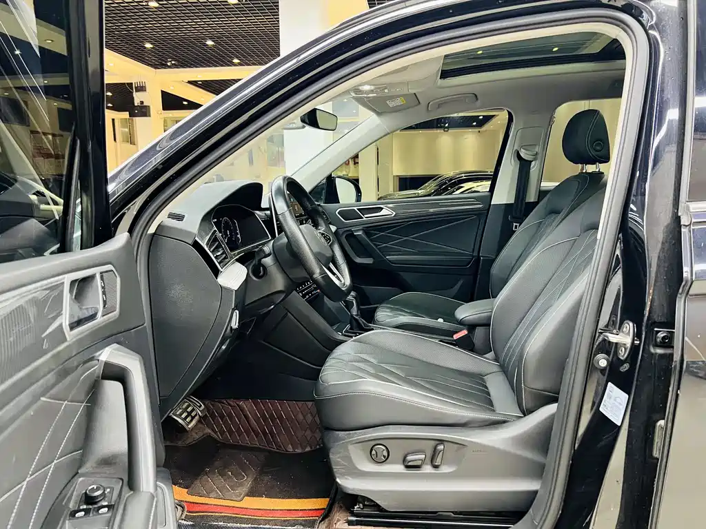 Volkswagen Tiguan L L 2023 330TSI AT R-Line
