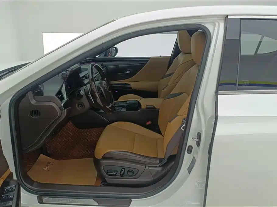 Lexus ES 2020 300h