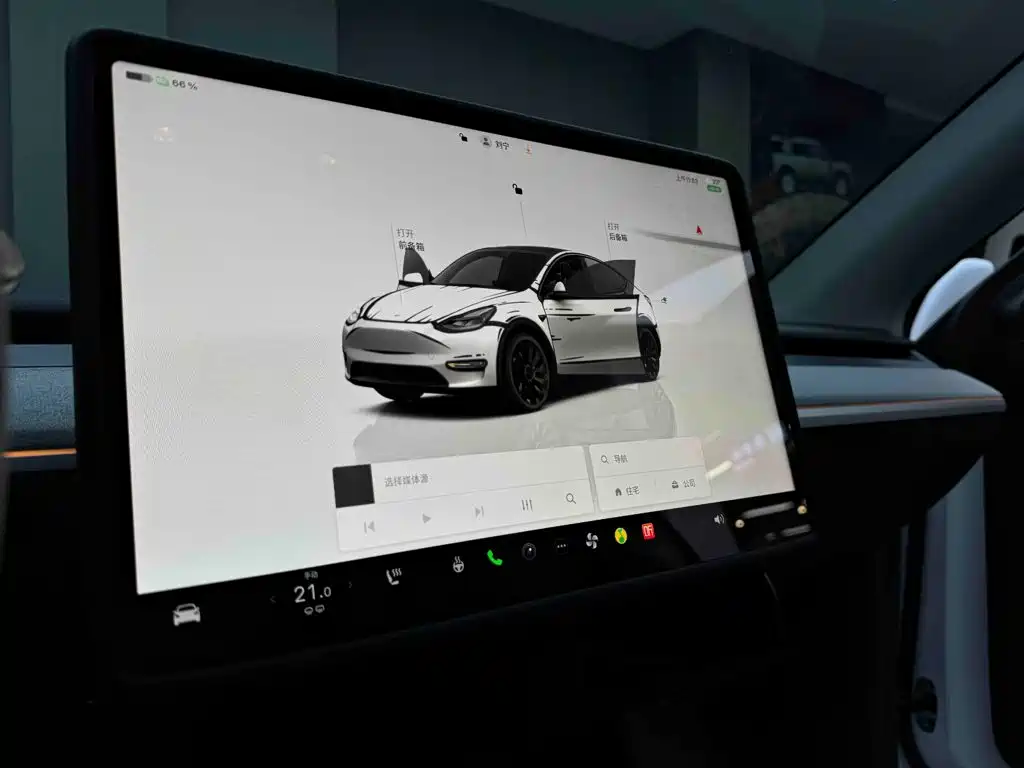 Tesla Model Y — миниатюра 13