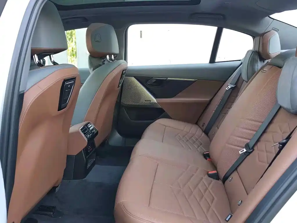 BMW i5 — миниатюра 10