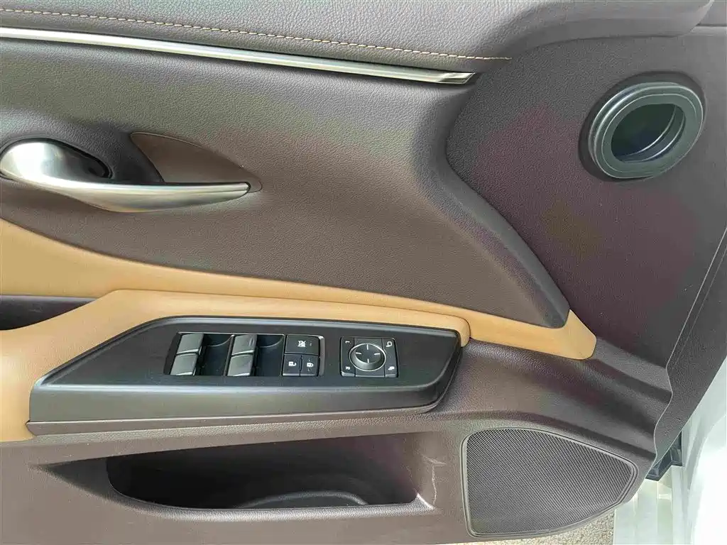 Lexus ES — миниатюра 13