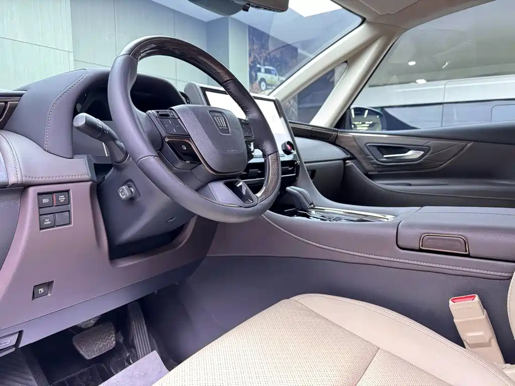 Toyota Vellfire — миниатюра 8