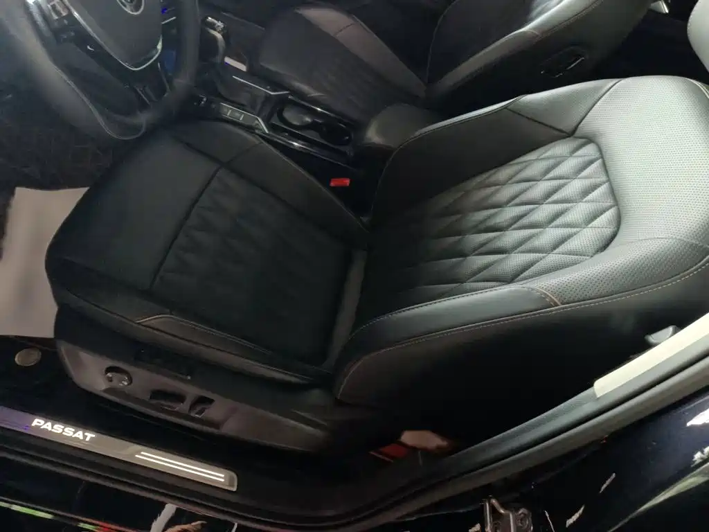 Volkswagen Passat 2021 380TSI Luxury