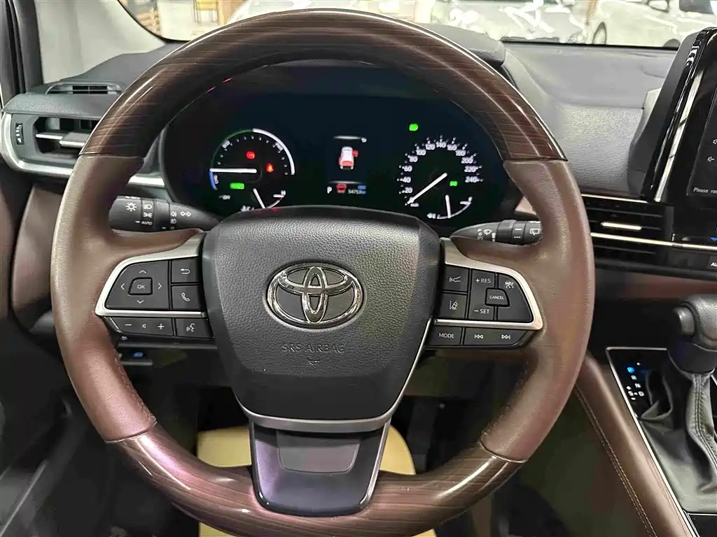 Toyota Sienna — миниатюра 21