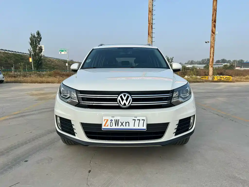 VOLKSWAGEN TIGUAN