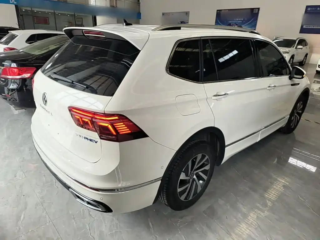 Volkswagen Tiguan L PHEV — миниатюра 7