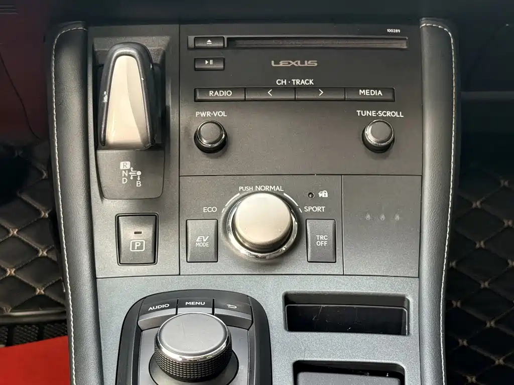 Lexus CT — миниатюра 17