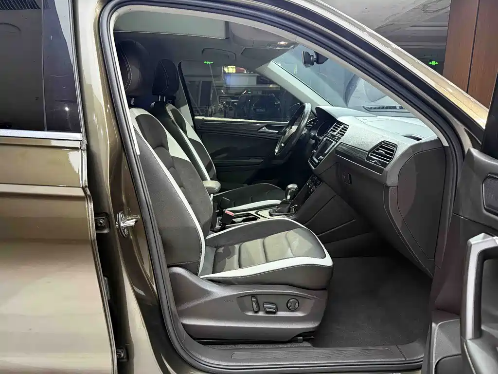 Volkswagen Tiguan L — миниатюра 10