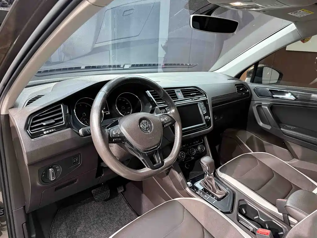 Volkswagen Tiguan L — миниатюра 11