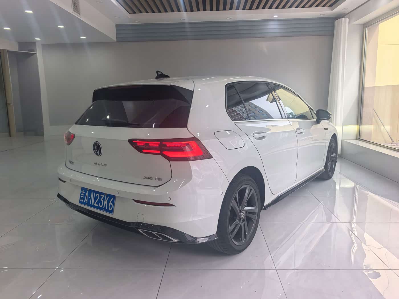 Volkswagen Golf 1.4 л 2023 г. Белый, пробег 22000 км