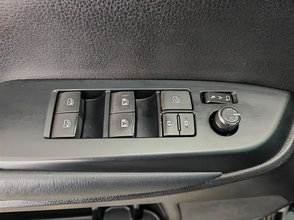 Toyota Highlander 2015 2.0T Luxury 7 мест