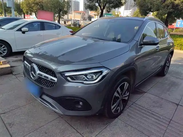 MERCEDES-BENZ GLA