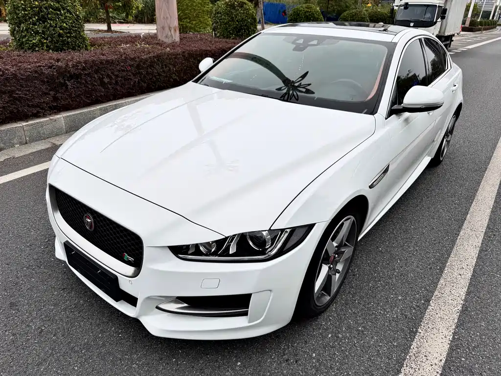 JAGUAR XE