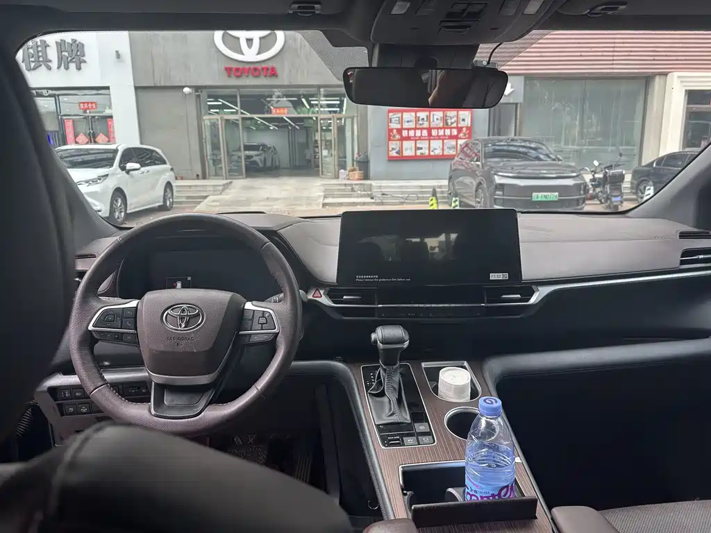 Toyota Granvia 2024 2.5L Luxury PLUS