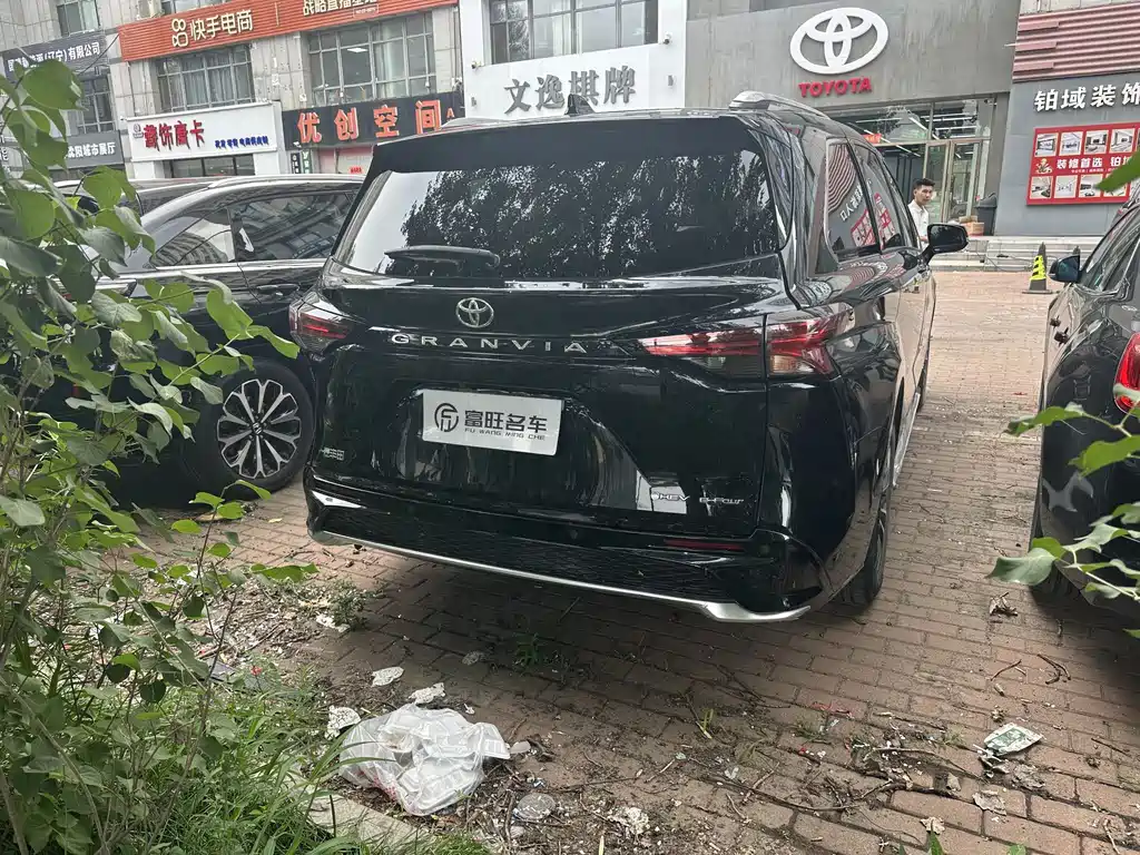 Toyota Granvia 2024 2.5L Luxury PLUS