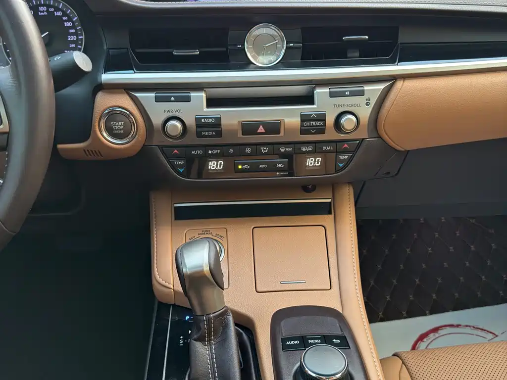 Lexus ES — миниатюра 13