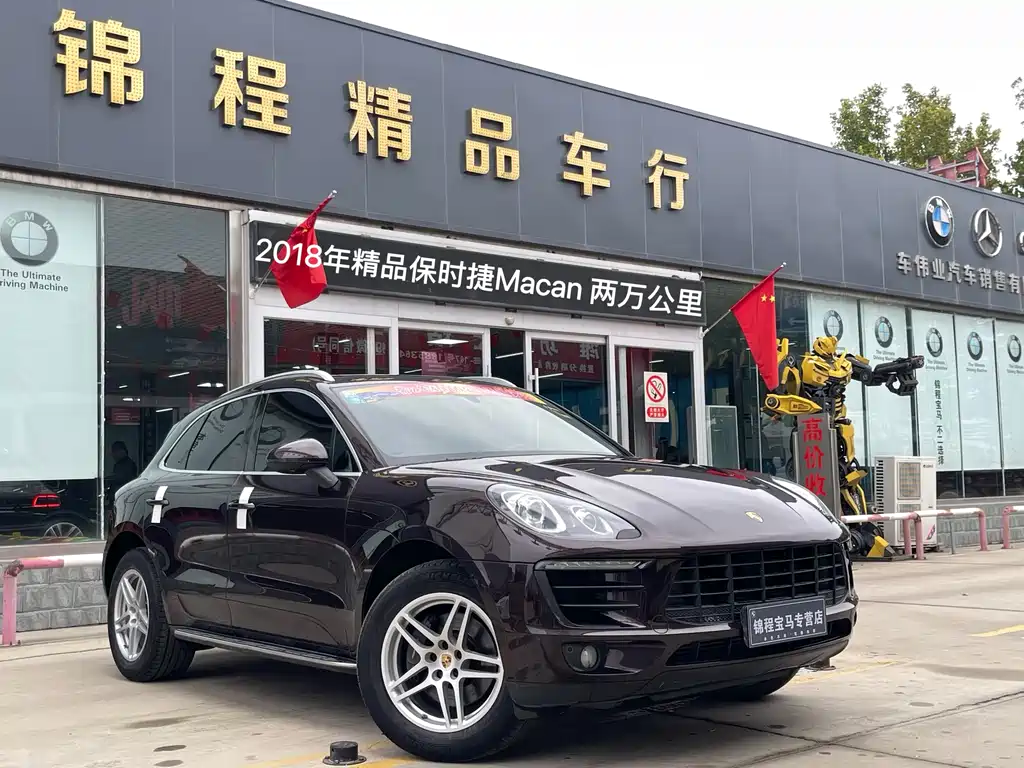 PORSCHE MACAN