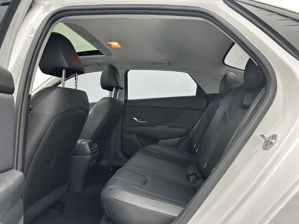 Hyundai Elantra 2022 1.5L CVT LUX Luxury