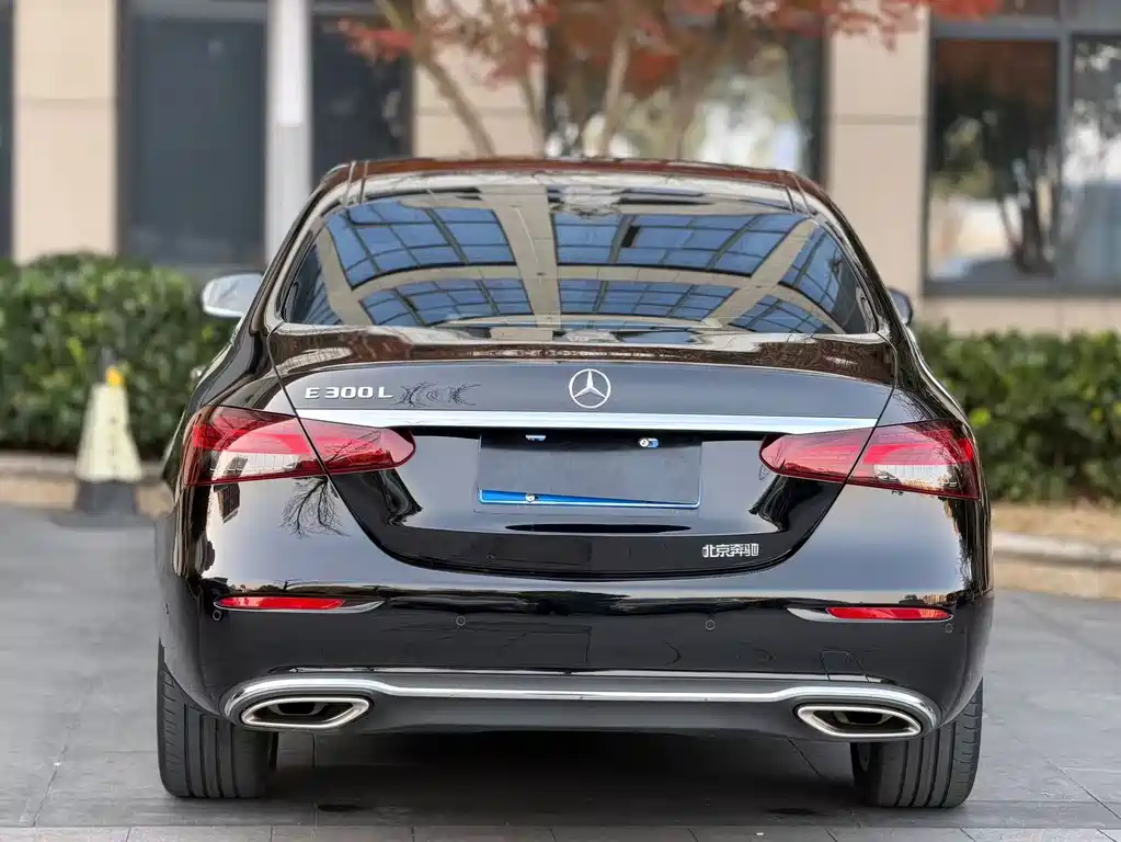 Mercedes-Benz E-Class — миниатюра 8