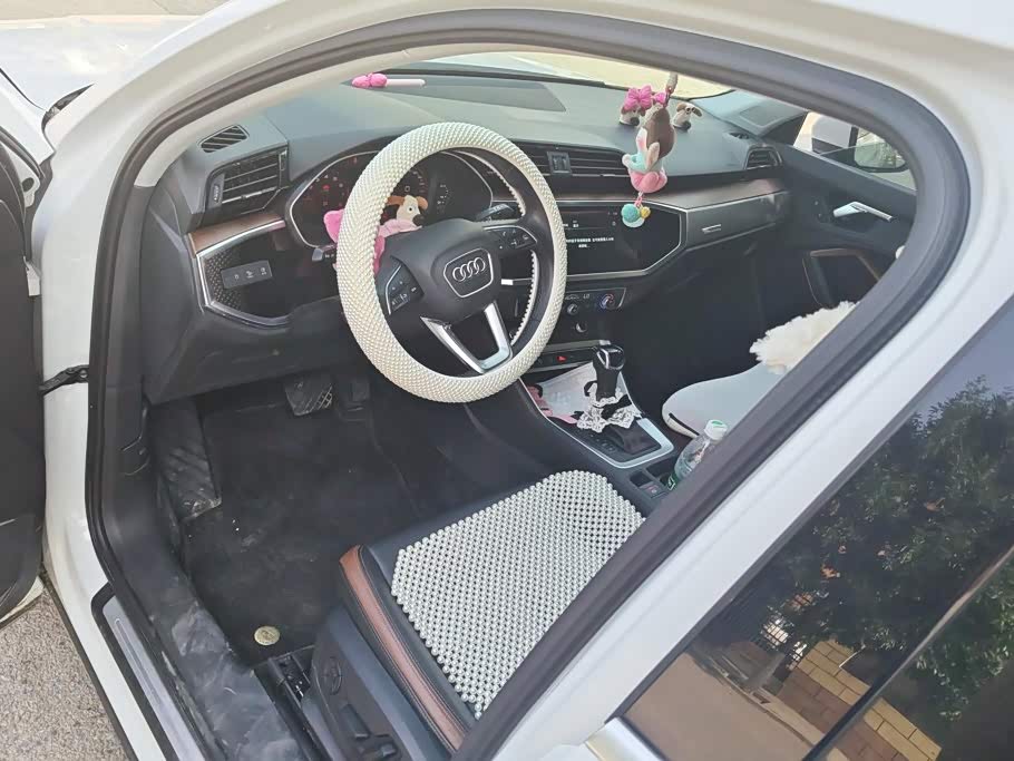 Audi Q3 1.4 л 2021 г. Белый, пробег 45900 км